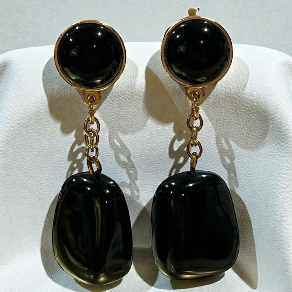 Crown Trifari VINTAGE Goldtone and Black‎ Clip Earrings